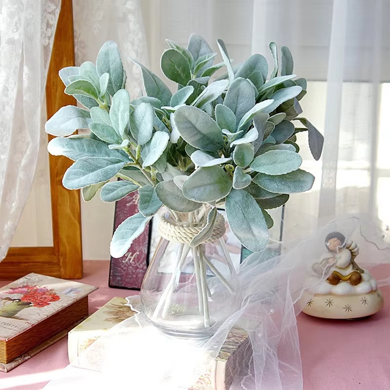 Photography Of The Day - Flor artificial de pelúcia com orelhas